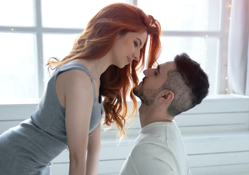 Romantiska fotosesija ar tematiskām dekorācijām