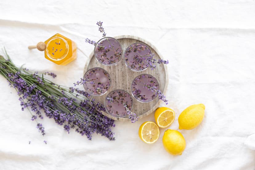 Antistresa masāža ar lavandas vai apelsīna aroma eļļām