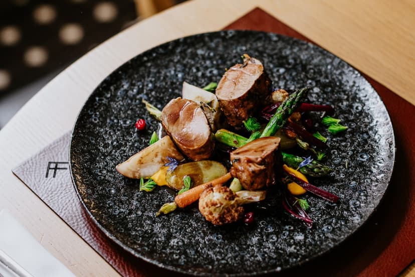 H.E.Vanadziņa restorāns: izcilas vakariņas Cēsīs diviem