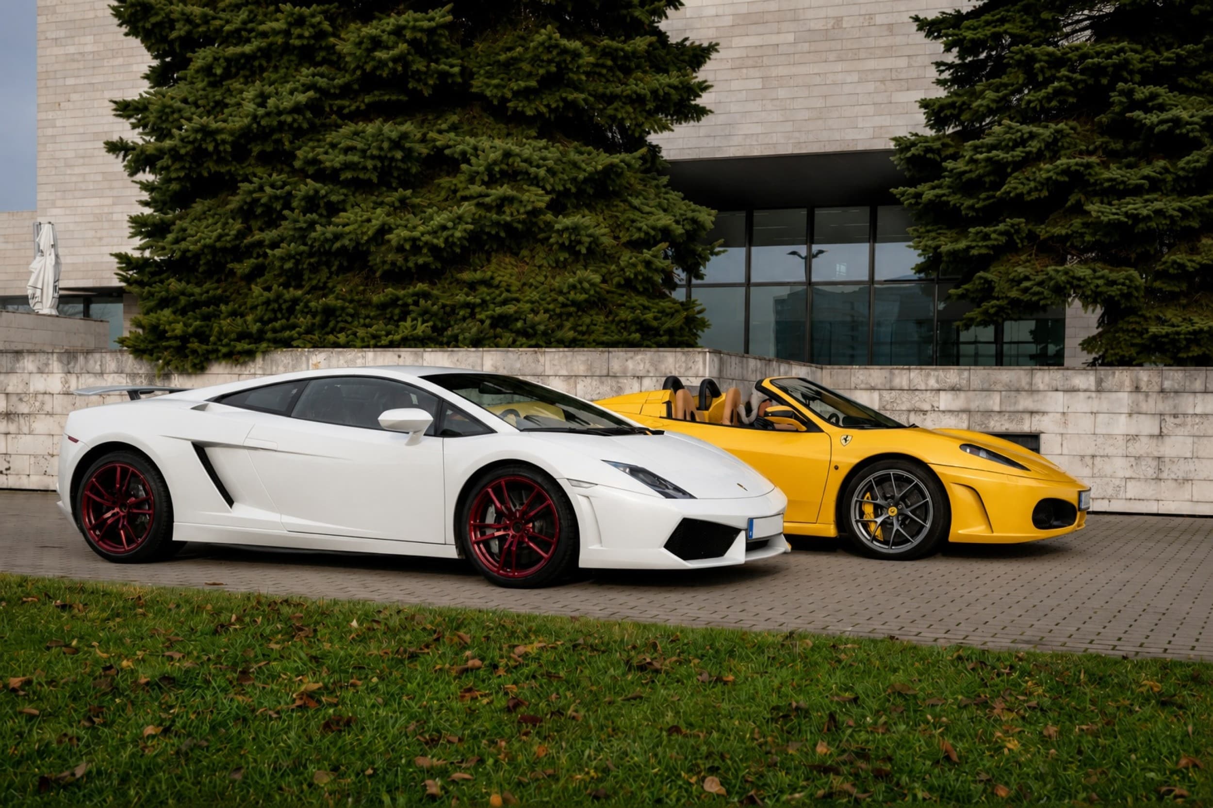 SuperDrive: Ferrari vai Lamborghini stūrēšana (6 apļi) | Davanu Serviss