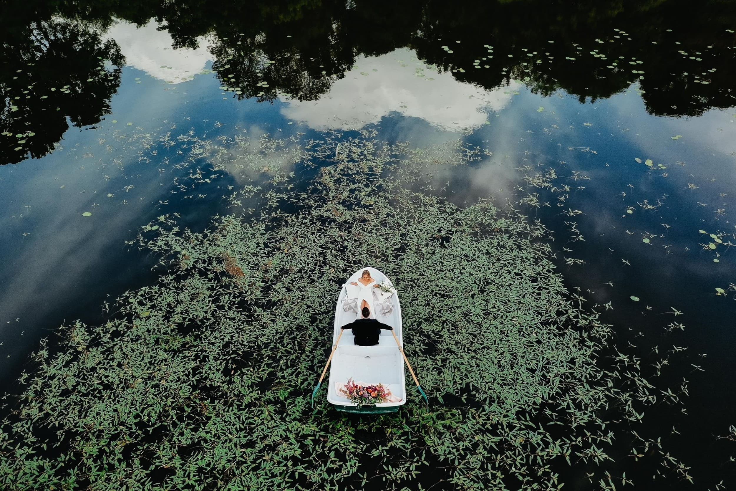 Аренда лодки для двоих в комплексе Рундальской водяной мельницы | Davanu Serviss