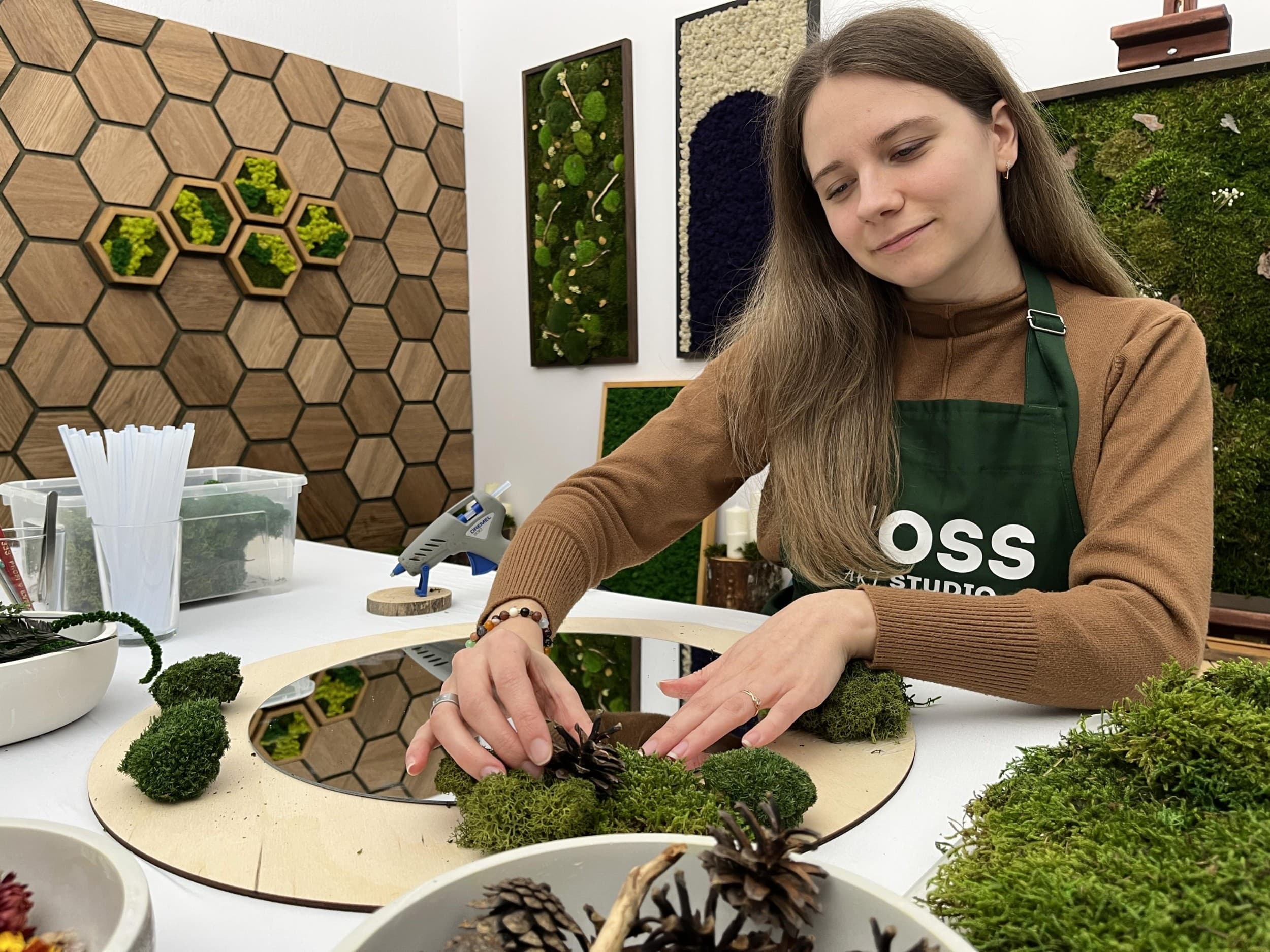 Мастер-класс по декорированию зеркала мхом от «Moss Art Studio» (d-50см)