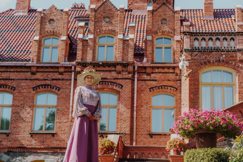 Ekskursija Jaunmoku pils dāmas pavadībā un muzeja apmeklējums diviem