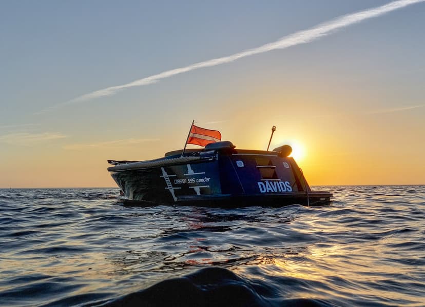 Pilsētas kanāla brauciens ar Kapteiņa Laivu "Dāvids" (4 pers.)