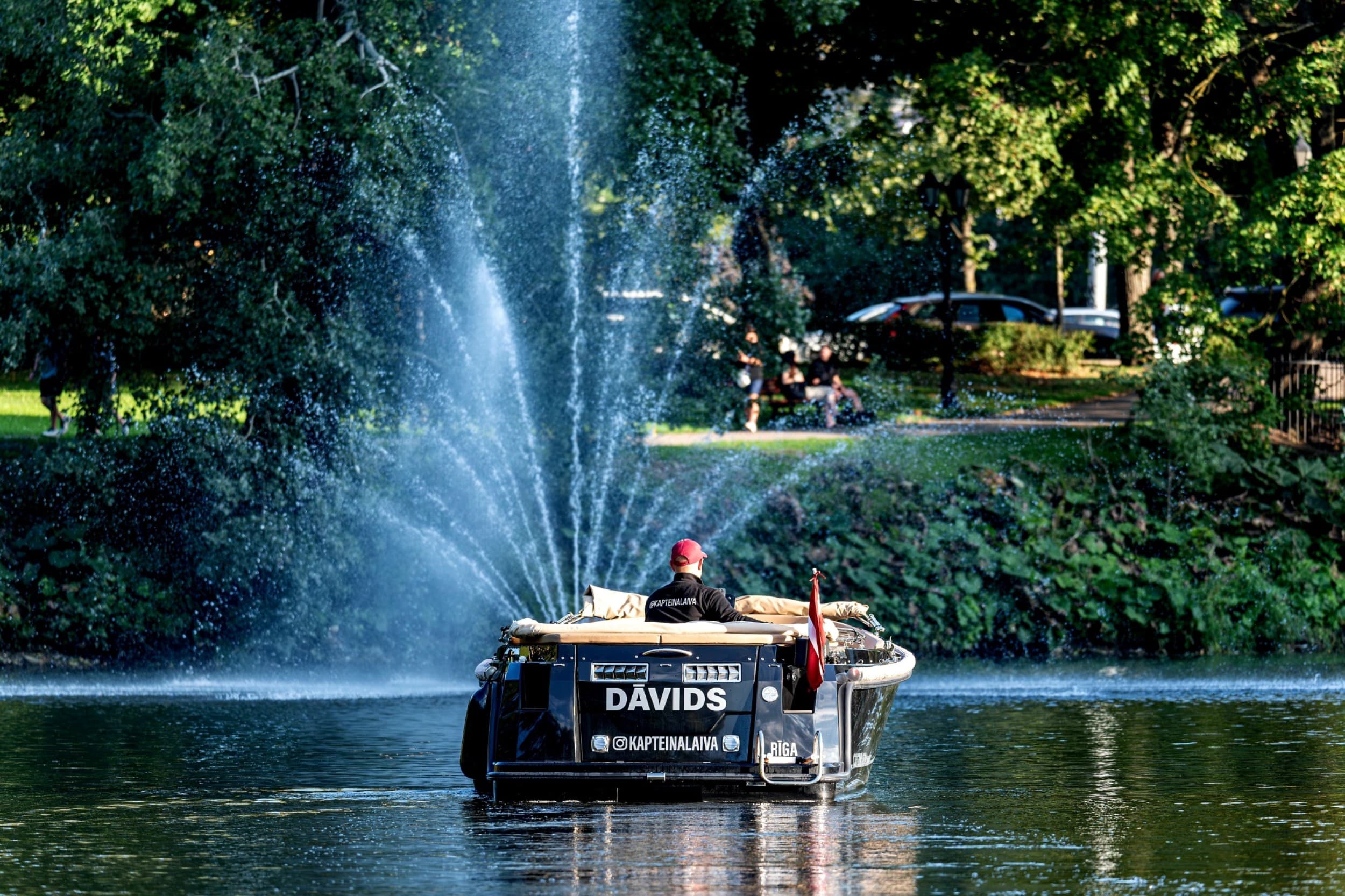 Pilsētas kanāla izbrauciens ar Kapteiņa Laivu "Dāvids" (5 pers.)