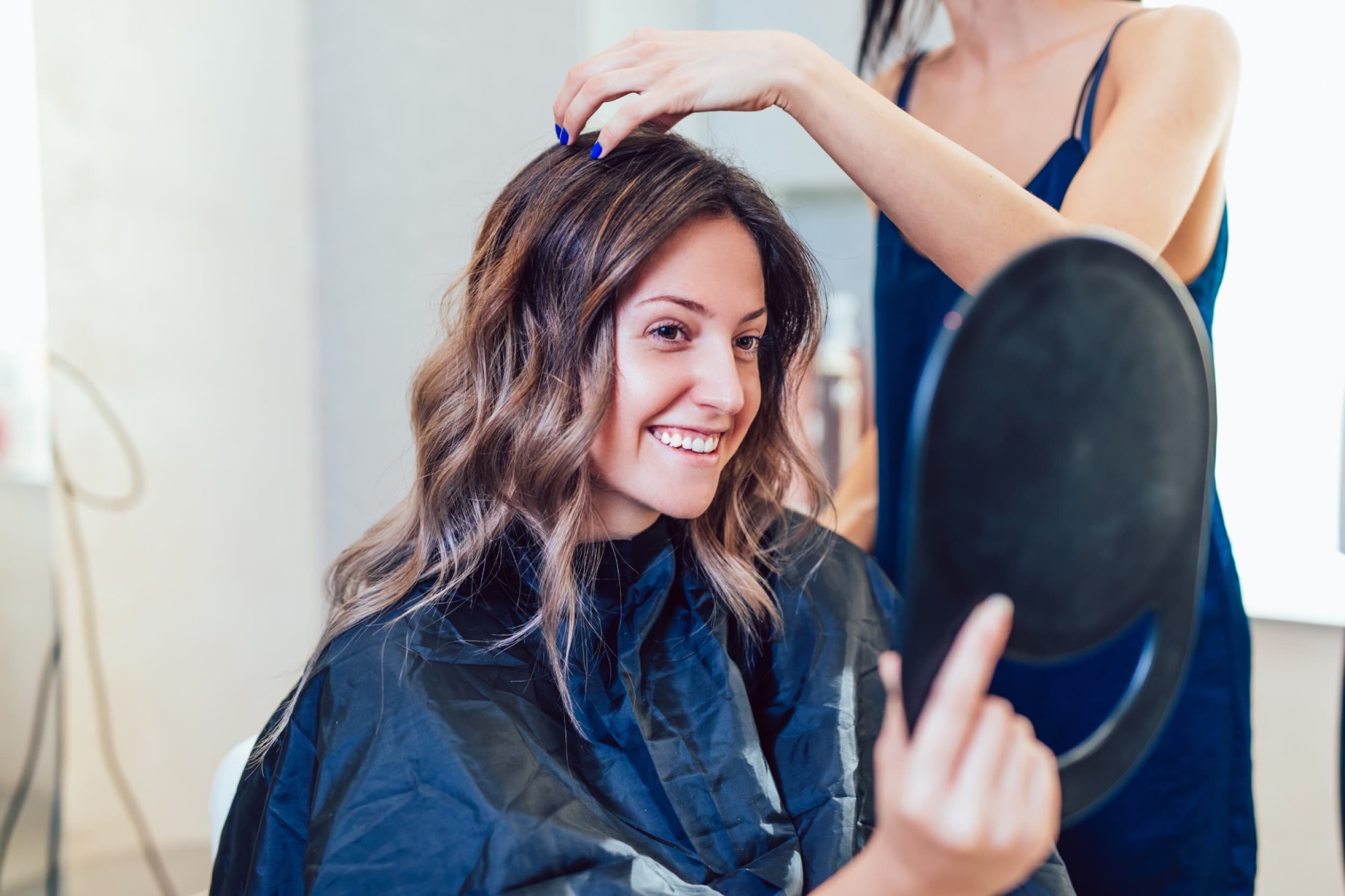 Matu krāsošana Balayage tehnikā – matu garums līdz lāpstiņām | Davanu Serviss